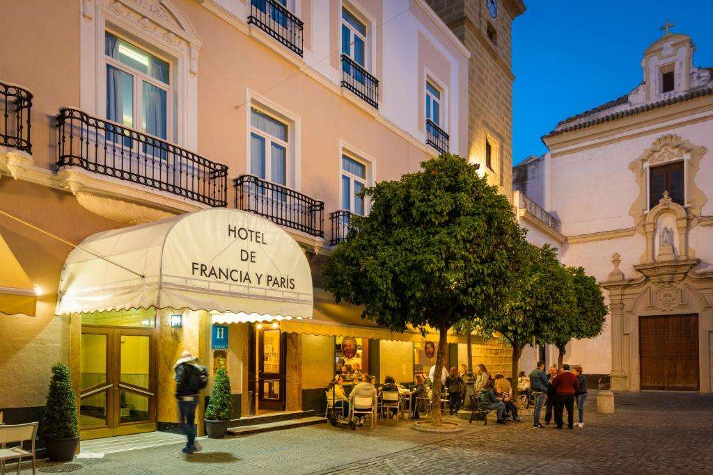 Hotel de francia y Paris - Cadiz Hotel in Cadiz tijden de fietsvakantie in Andalusië