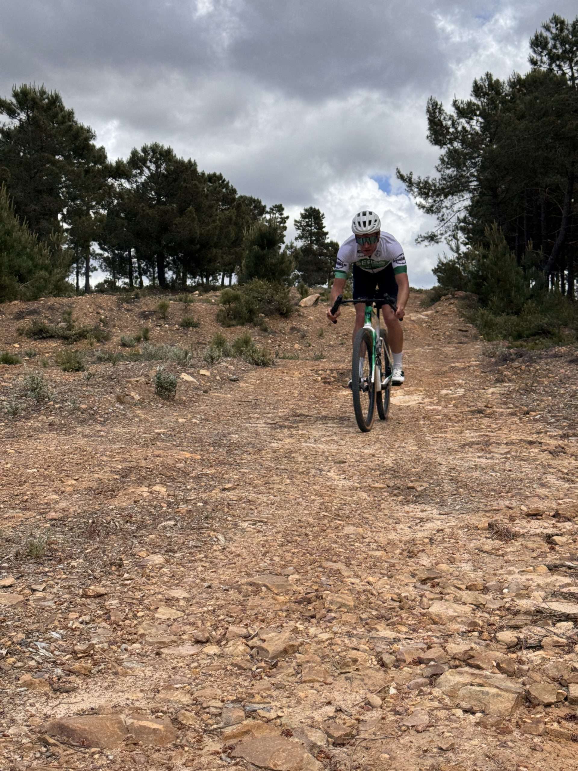 Gravelbikers in de Sierra van Grazalema tijdens fietsvakantie